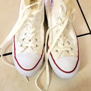 Super cute Converse Lace sneakers high top